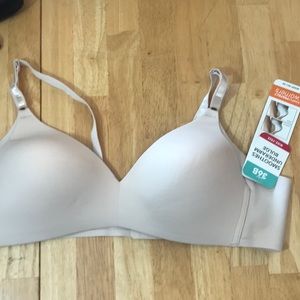 NWT Wire-Free Smooth sides 36B